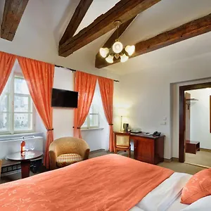 Otel Lippert Prag